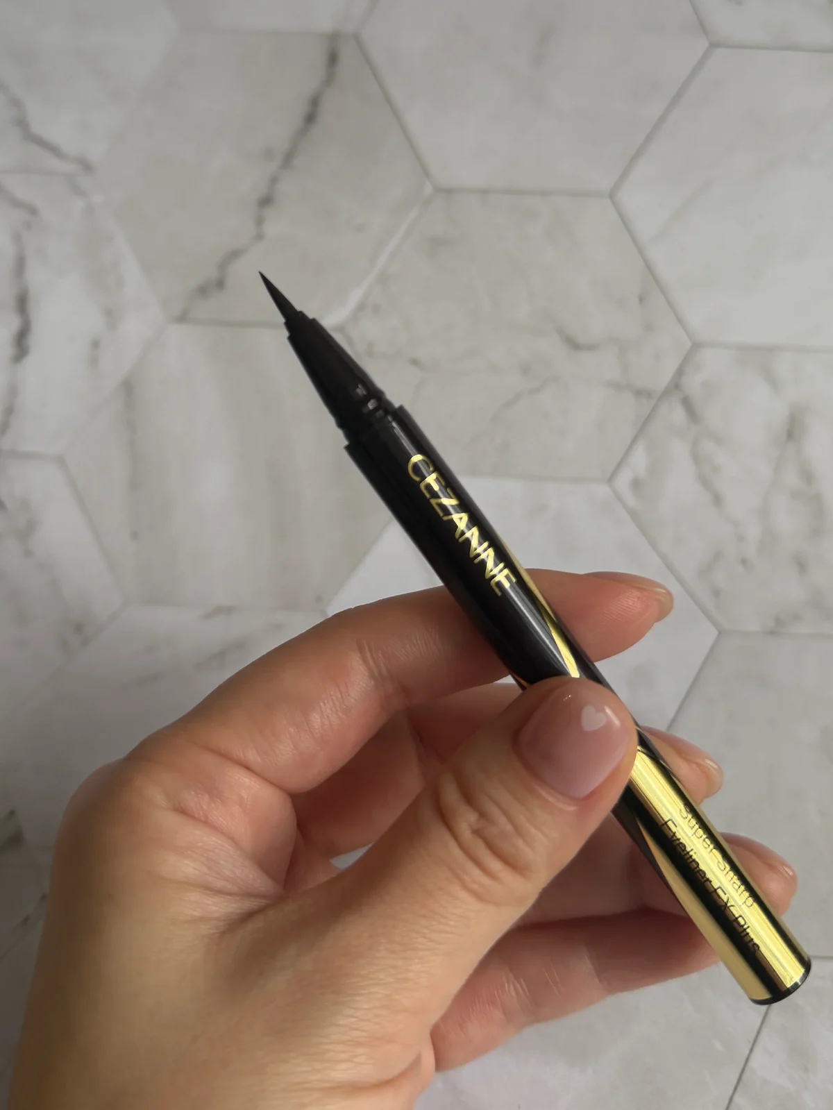 セザンヌ 極細アイライナーEXプラス