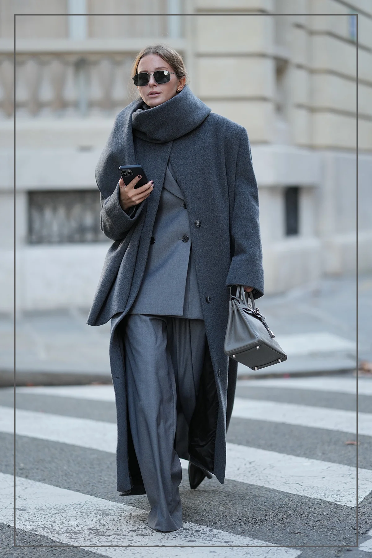 グリーンのパンツを着用したスナップ