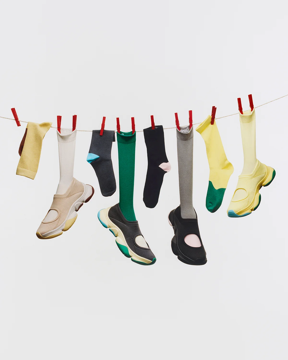 カンペール×イッセイ ミヤケの「カースト フィンチ」コレクション