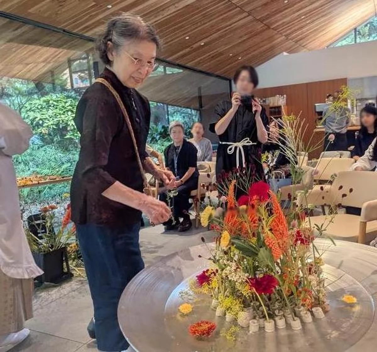 東京都庭園美術館　道念邦子　「花」のドローイング　インスタレーション