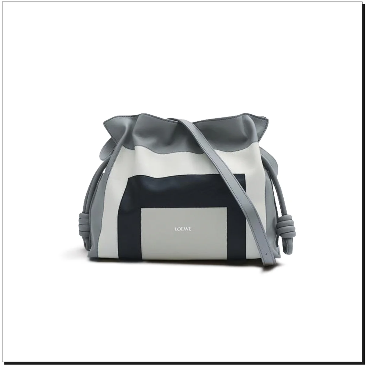 バッグ〈H24.5×W30×D10.5cm〉￥486,200／ロエベ ジャパン クライアントサービス（ロエベ）