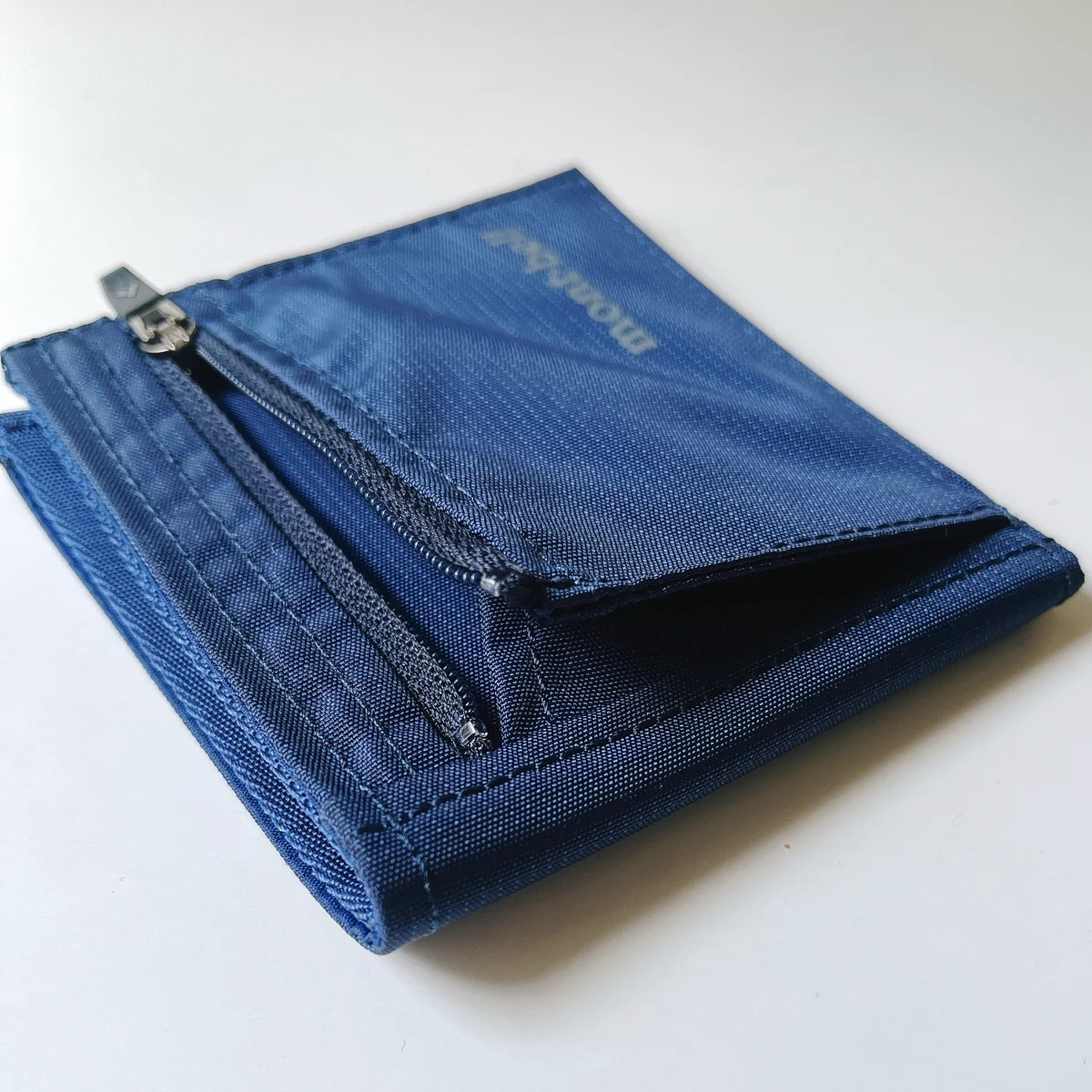 モンベルのフラットワレットのコインポケット