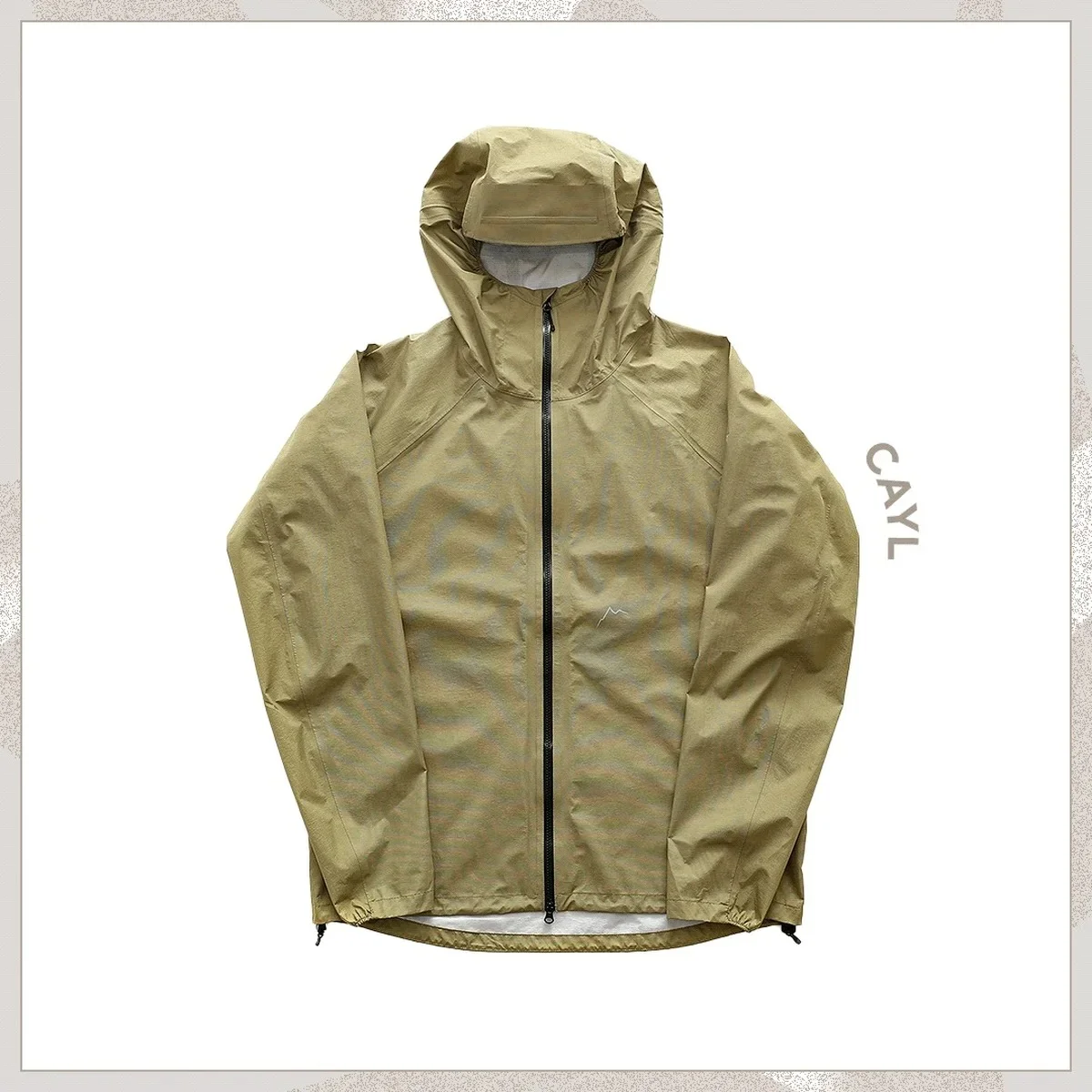 レインジャケット￥53,900／Nicetime Mountain Gallery（ケイル）