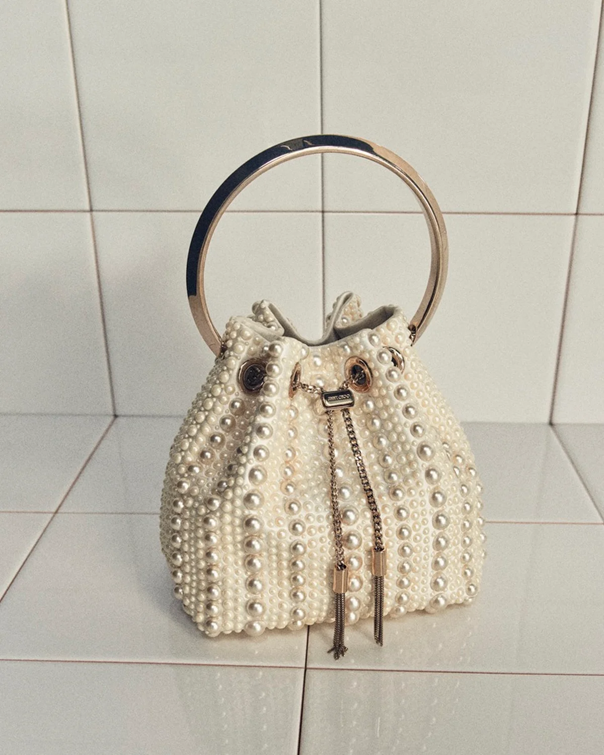 ジミーチュウの「ボン ボン」バッグ〈W14×H15×D9.5cm〉￥360,800