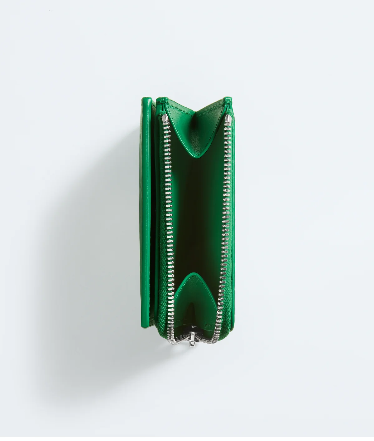 ボッテガ・ヴェネタ「イントレチャート スタンプ 二つ折りウォレット」のコイン収納