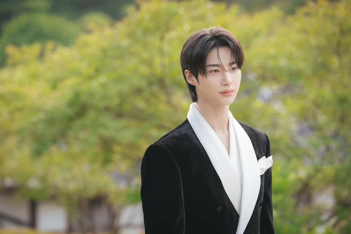 2026年注目の韓国ドラマ　IU×ピョン・ウソクのロマンス『パーフェクト・クラウン（原題）』の場面写真