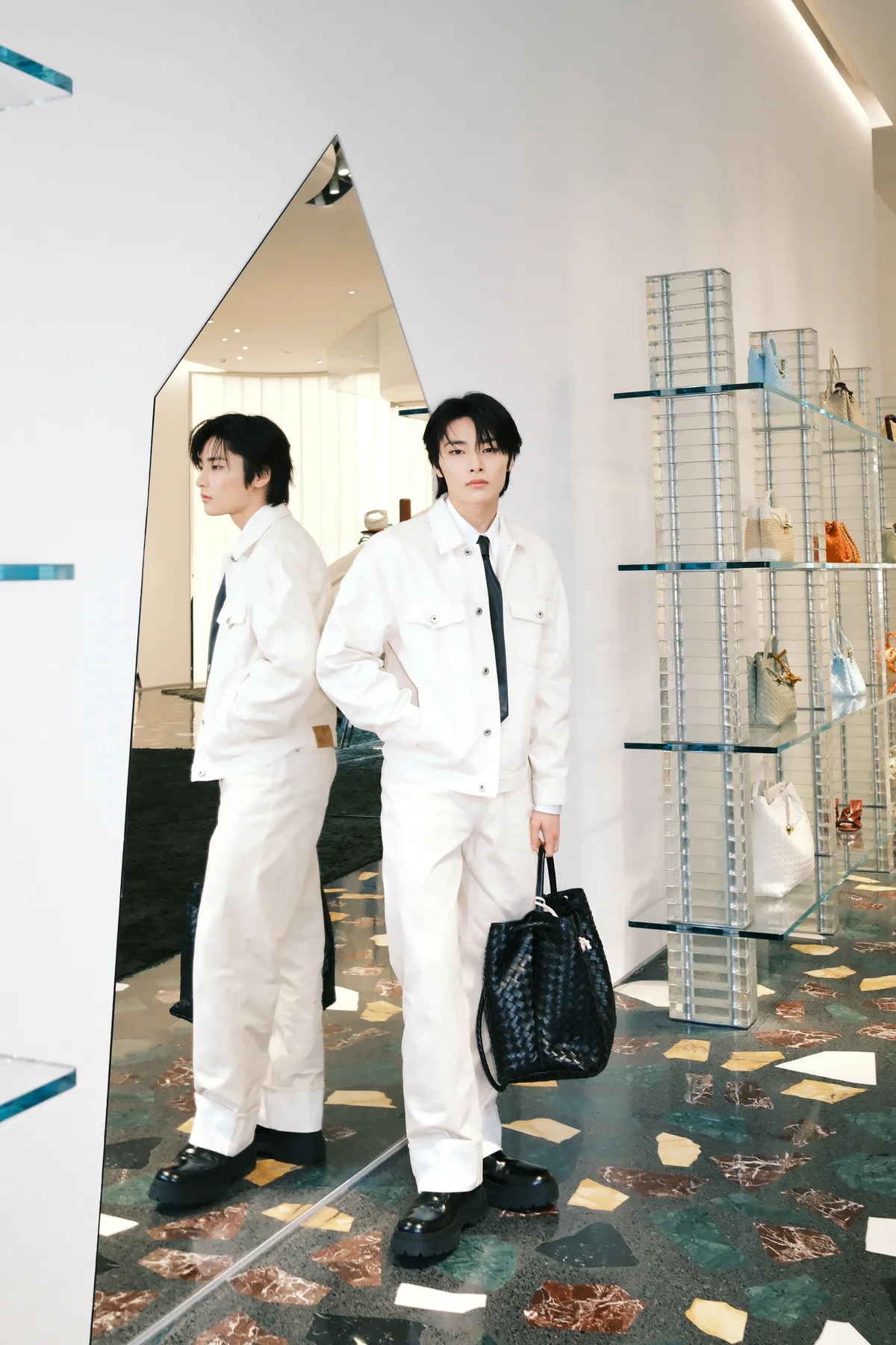 Stray Kids I.N　アイエン　スキズ　ボッテガ・ヴェネタ　アンディアーモ　来店写真