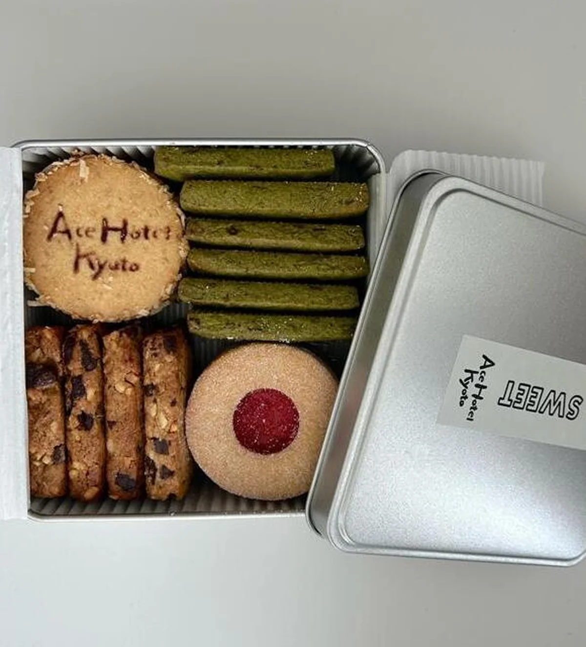 オリジナルクッキー缶詰め合わせ　　エースホテル京都　中身