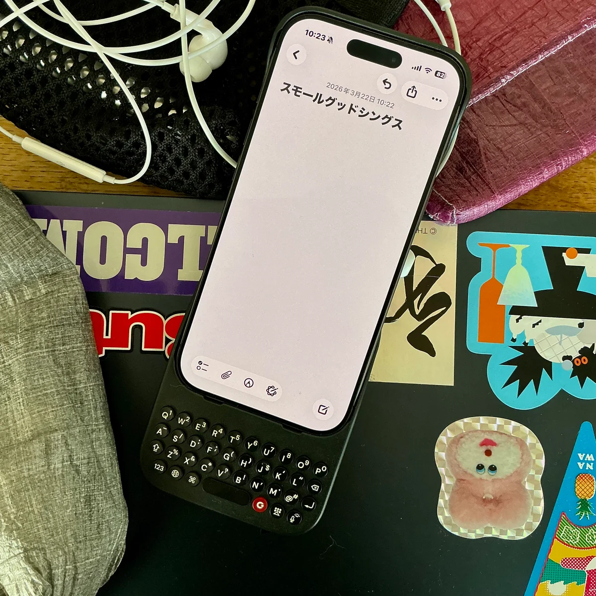 Clicksのキーボードケースを装着したiPhoneの画像