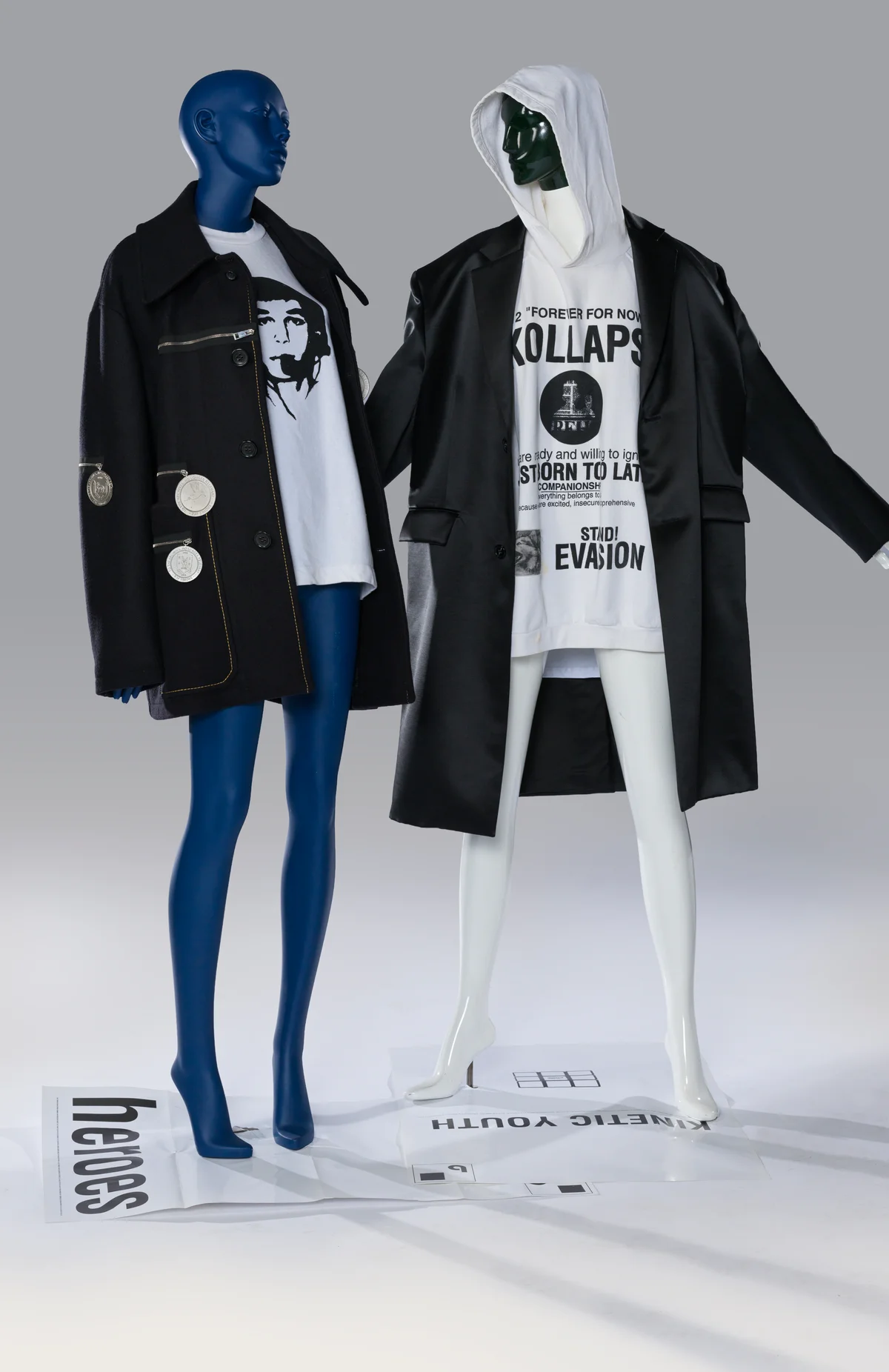 ラフ シモンズ　アーカイブのウェアを着用した2ルック