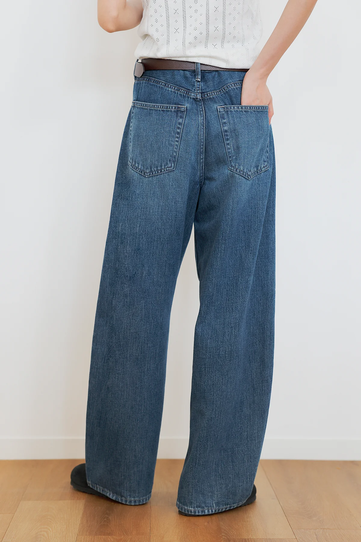 ユニクロのバギーカーブジーンズの着用 後ろ