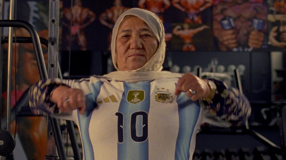 『Super Afghan GymSuper Afghan Gym』　閉鎖的な空間もコメディに変える、シスターフッドの力