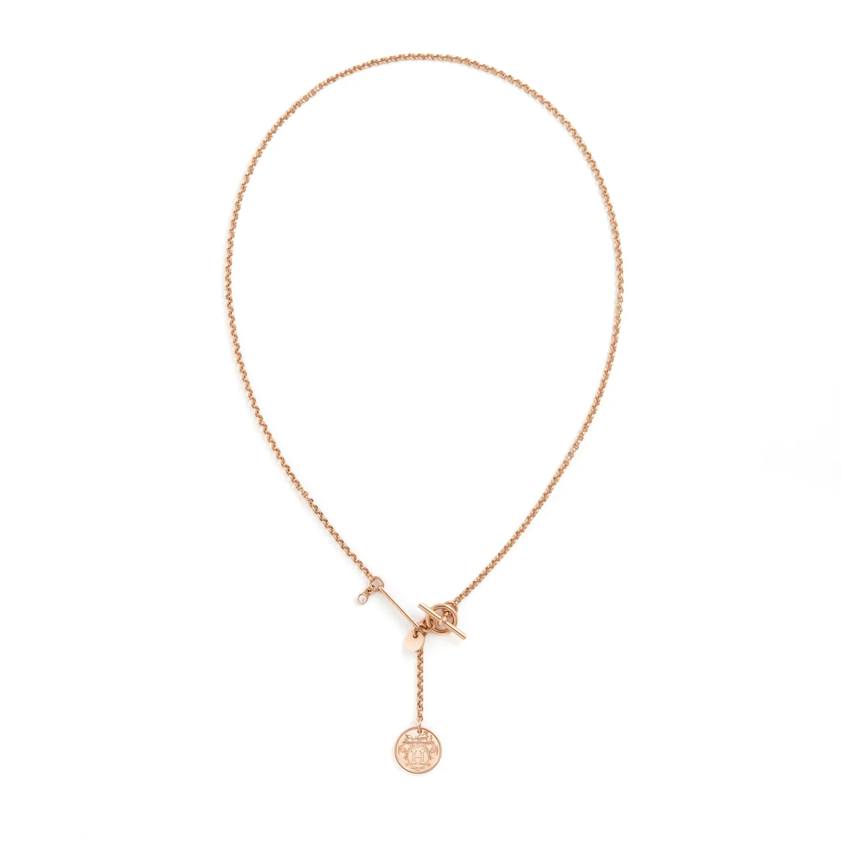 エルメスのペンダント「エクスリブリス」〈PG、ダイヤモンド〉¥795,300 ©Hermès