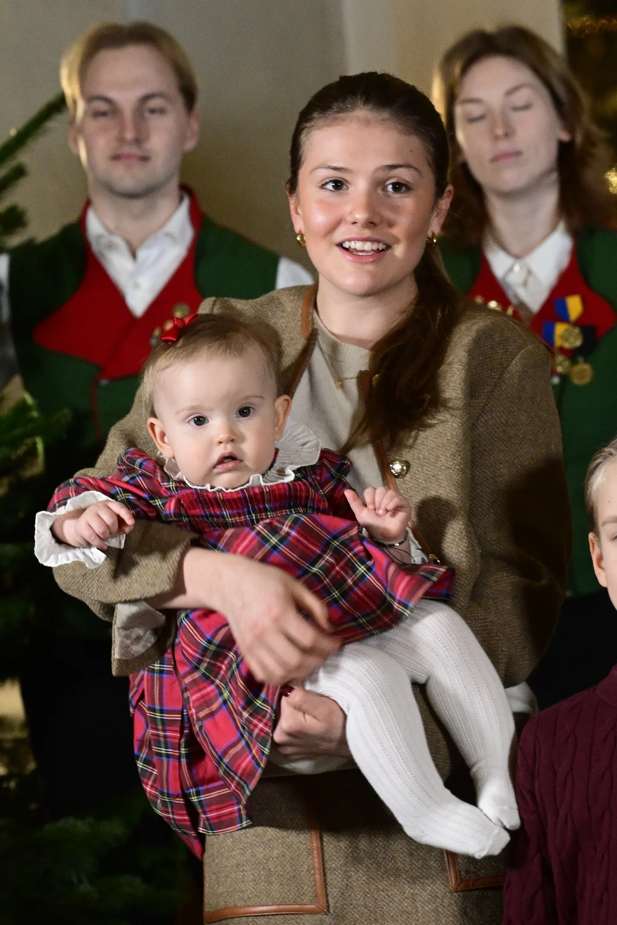 世界のロイヤルファミリーが新年を祝う家族の画像_8