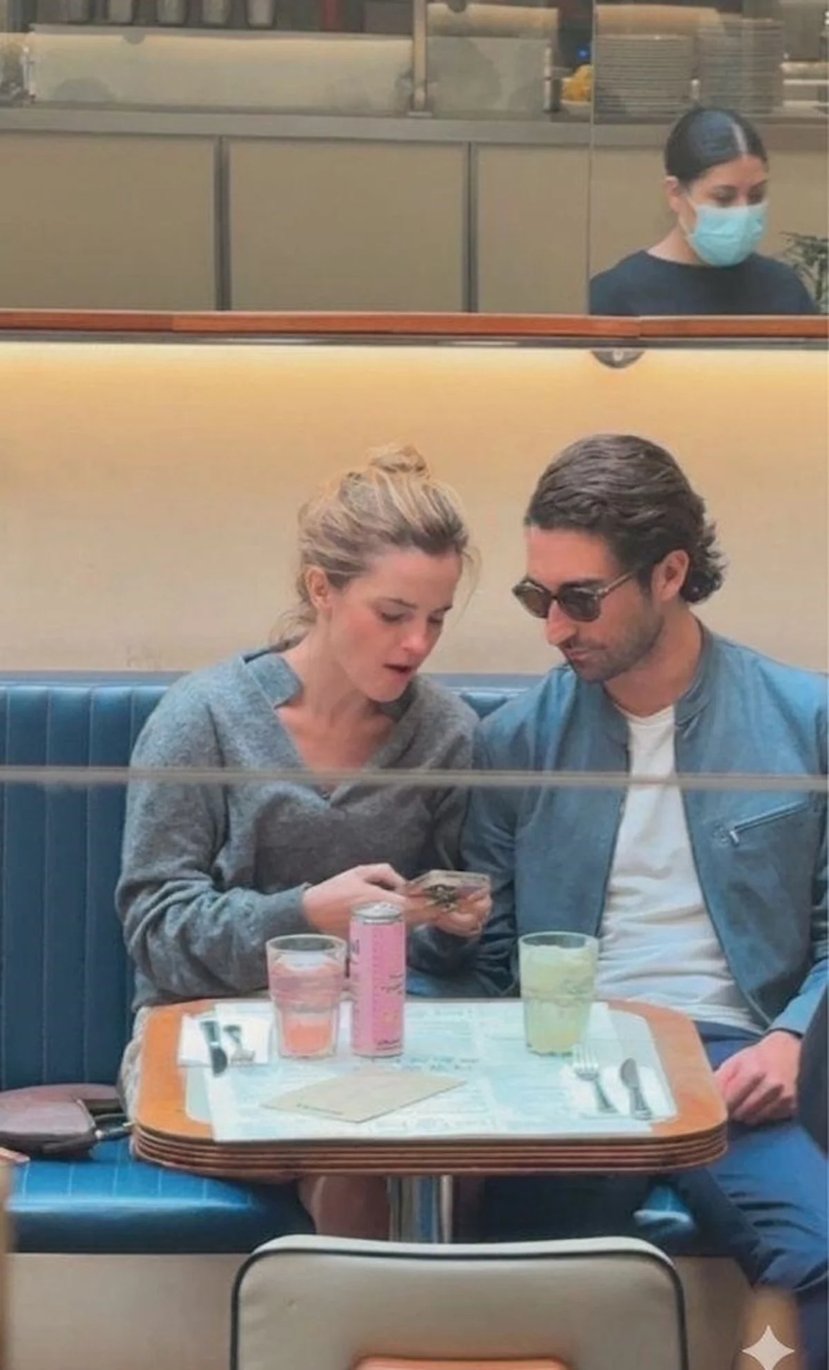 カフェでキャッチされたエマ・ワトソンとゴンサロ・エビア・バイエール