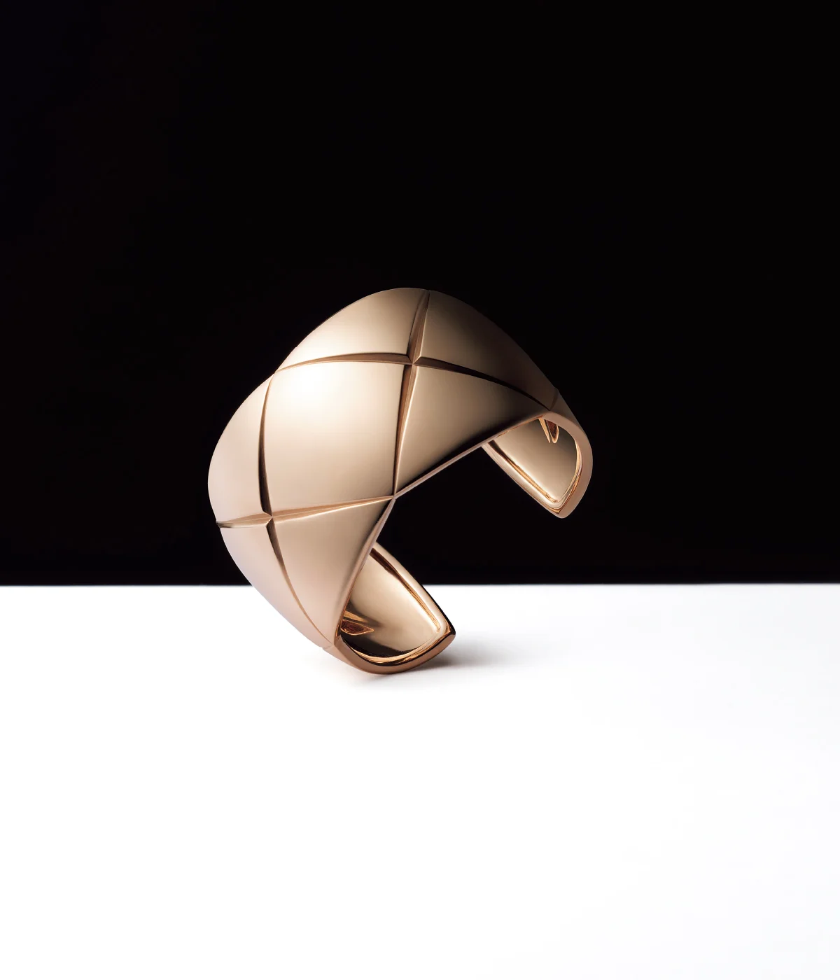 シャネルの「ココ クラッシュ」カフブレスレット