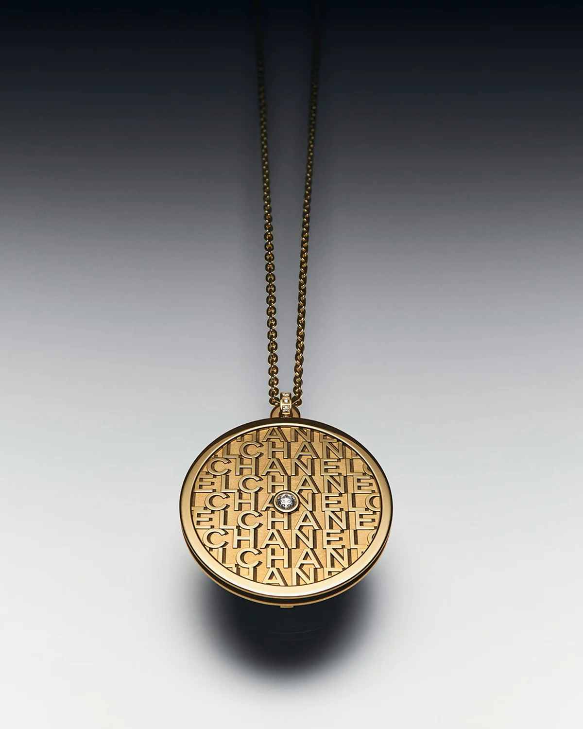 「シンボル メダル」ネックレス〈YG、ダイヤモンド、ブラックジェイド〉¥5,049,000