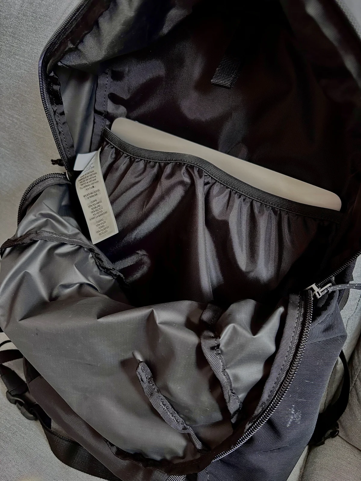 Patagonia　パタゴニア　テラヴィア・パック 14L　おすすめ　黒リュック　内ポケット　PC収納