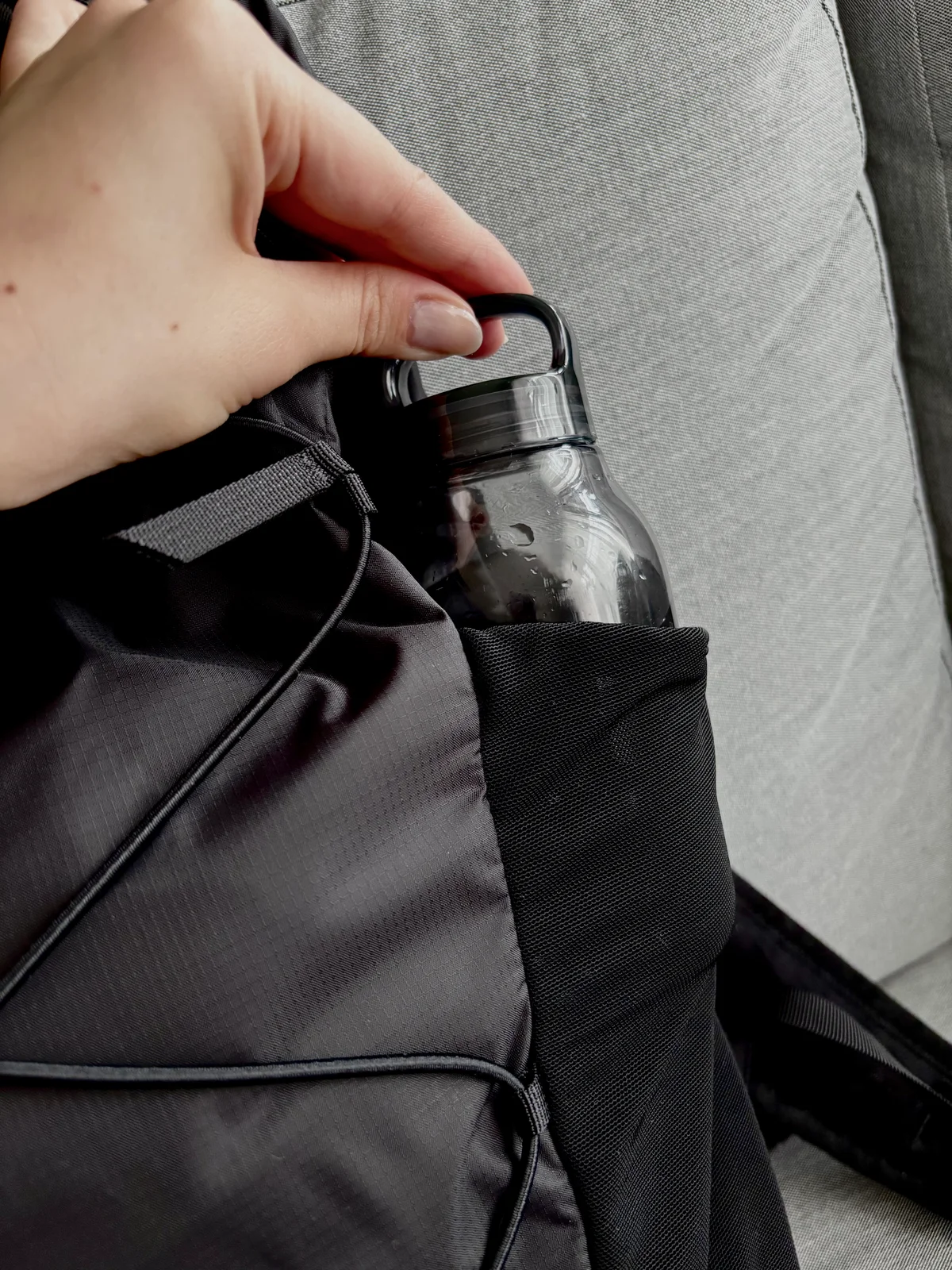 Patagonia　パタゴニア　テラヴィア・パック 14L　黒リュック　サイドポケット　ドリンクホルダー