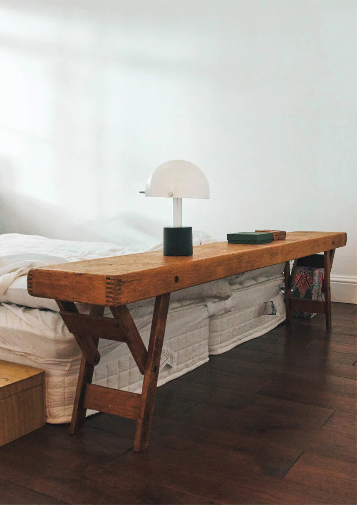 ロンドン在住のクリエイティブディレクター、木本梨絵さんの自宅の寝室