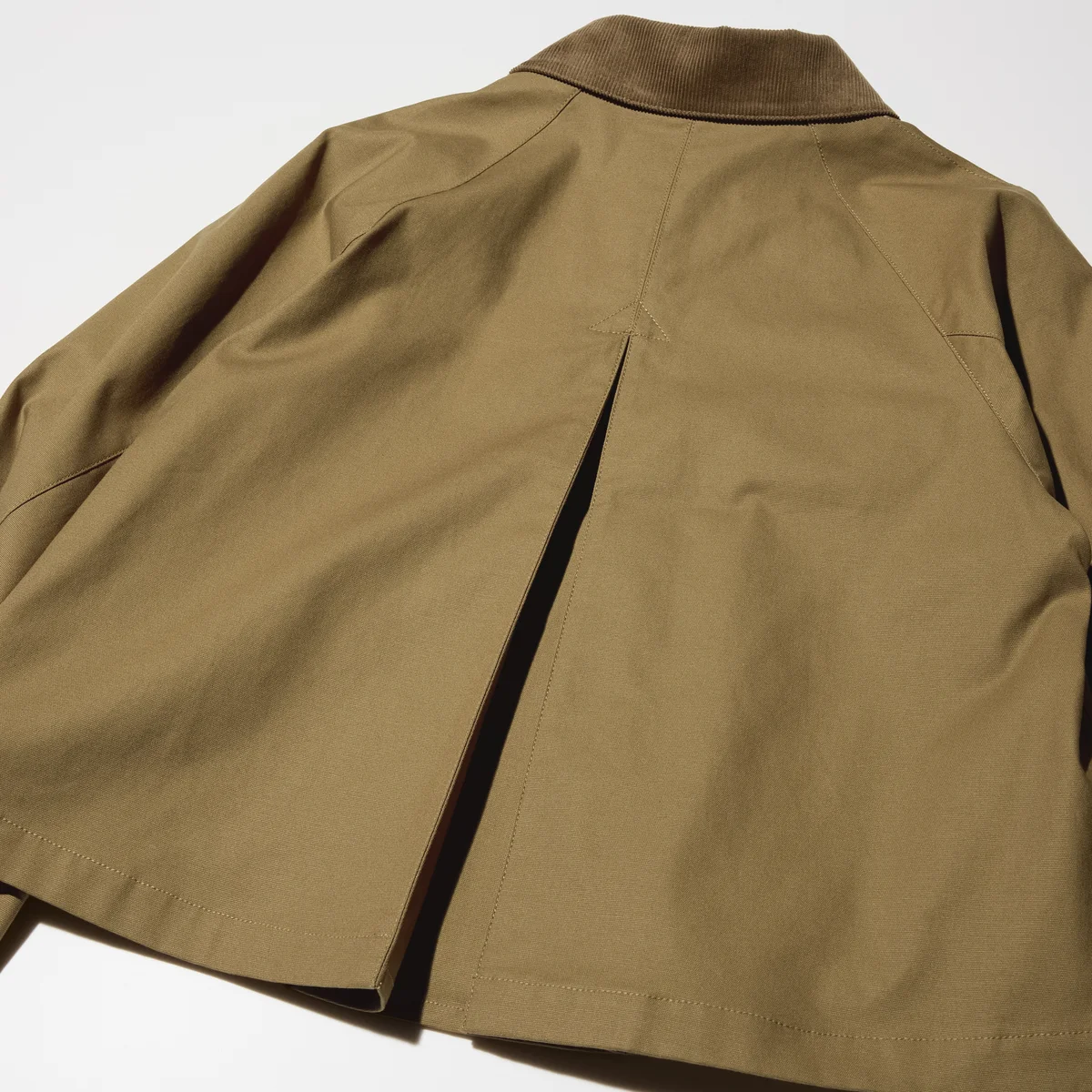 ユニクロのユーティリティショートジャケットのディテール