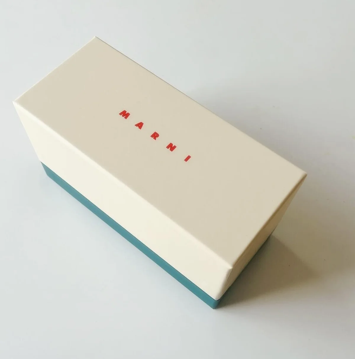 マルニカラーのボックスタイプで、ホームパティーの手土産にも。