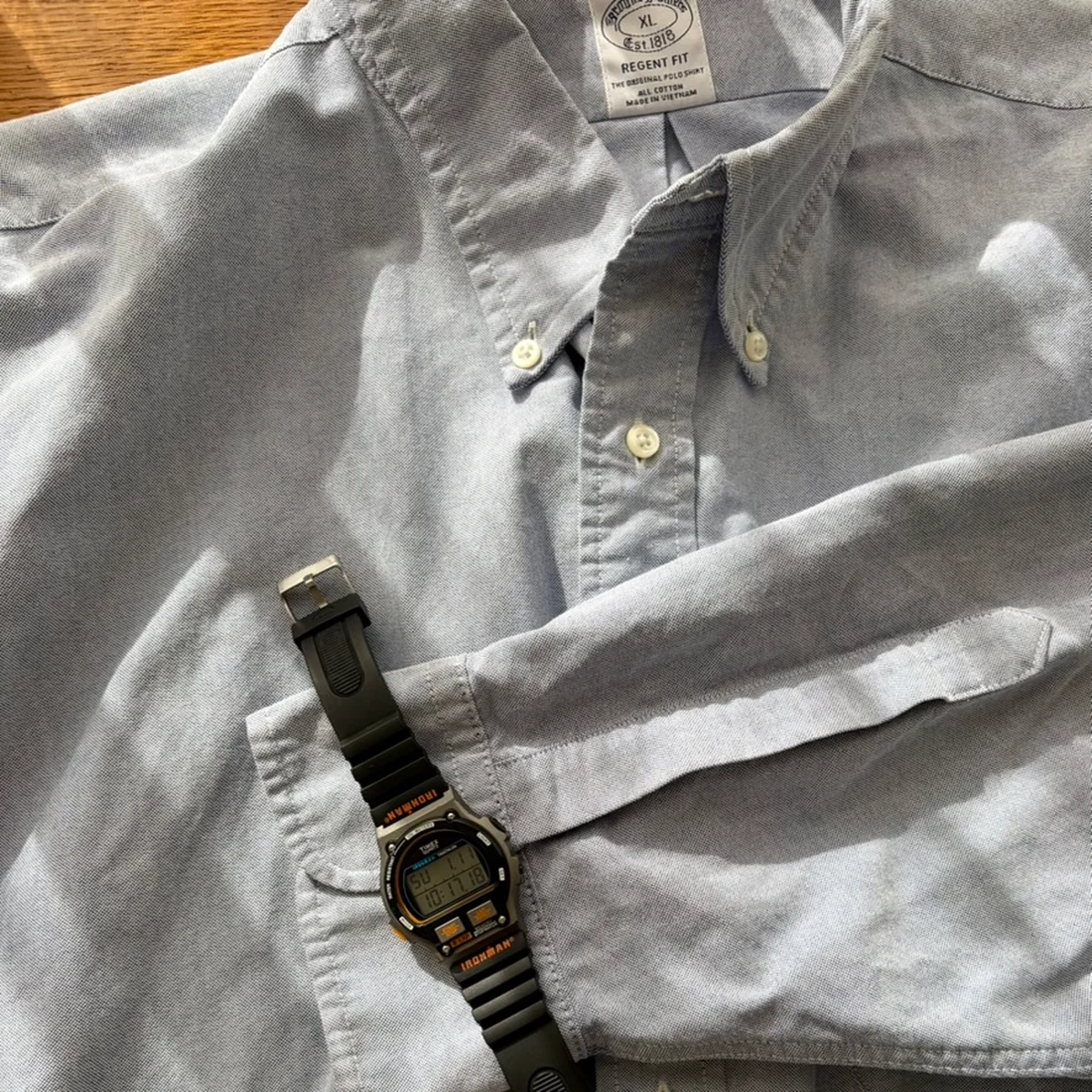 タイメックスアイアンマンとシャツの画像