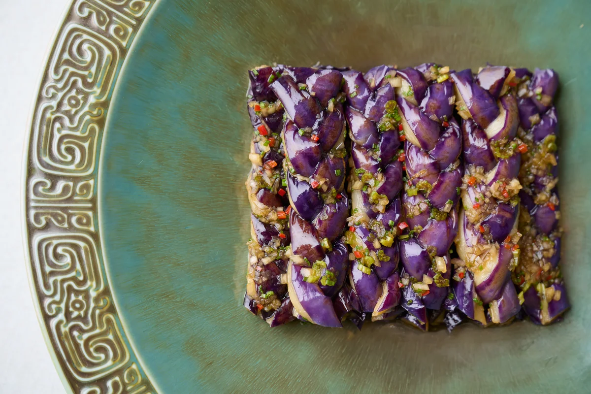 WINGの料理「煙燻酸汁茄子」