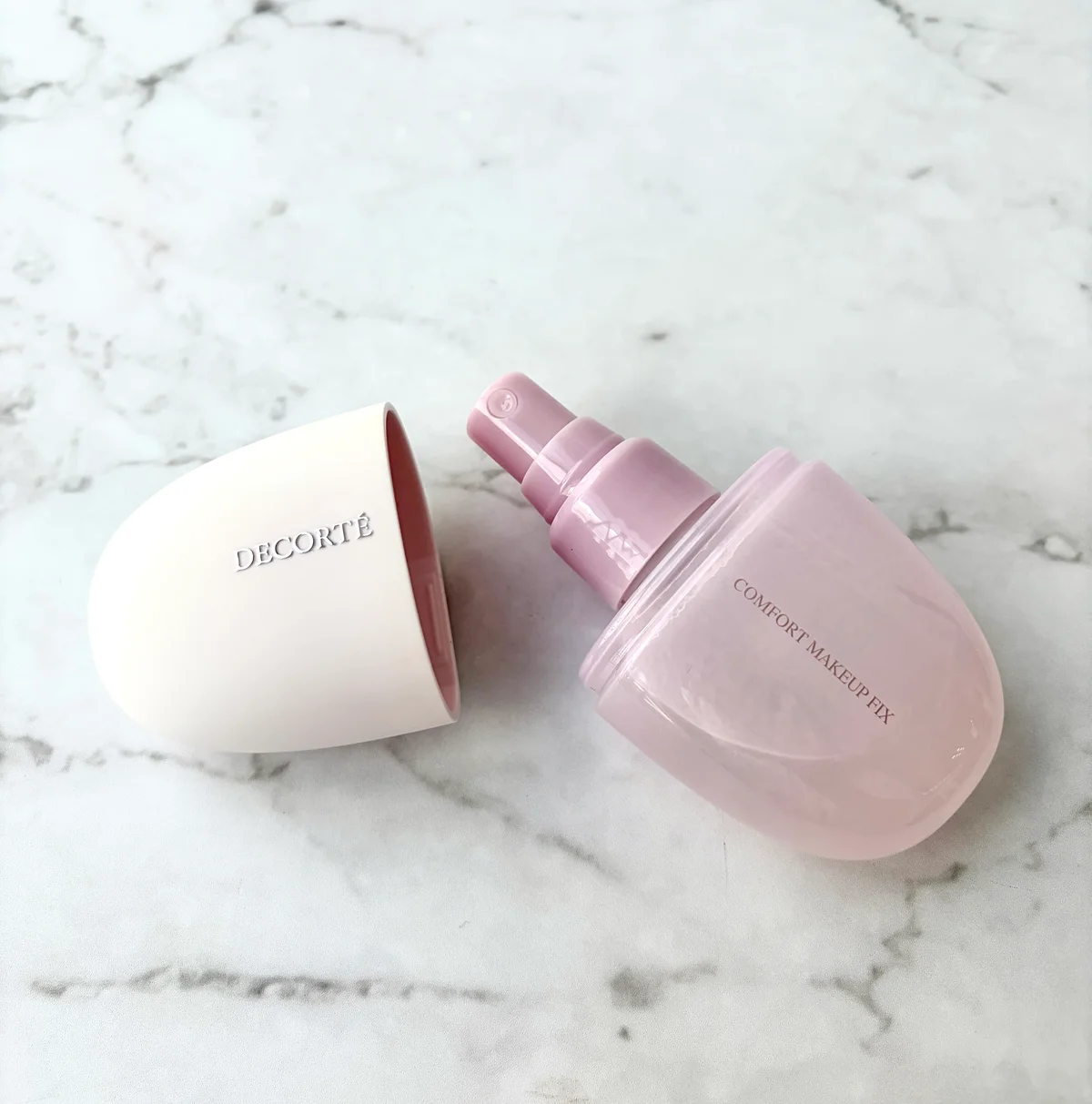 コスメデコルテ コンフォート デイミスト メイクアップ フィックスはより細かい霧に