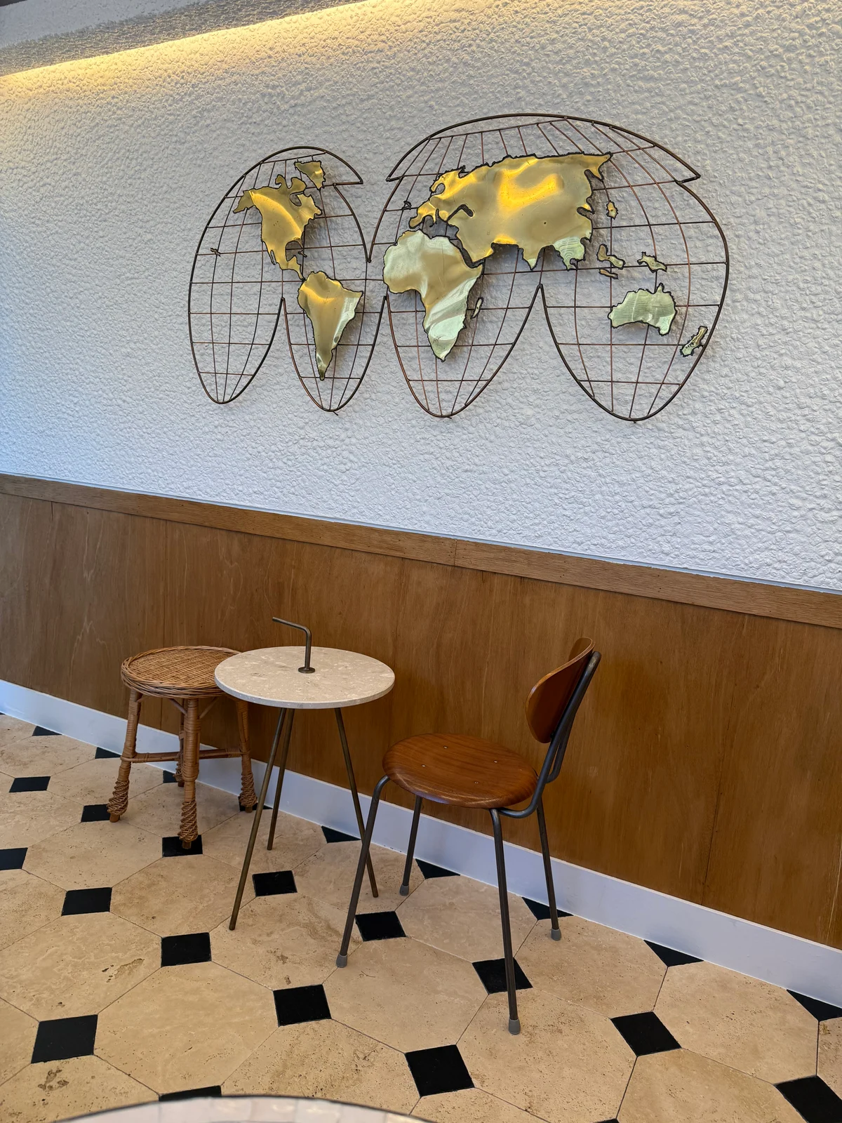 LoDYc chocolate 山内大輔 イートインスペース アンティーク家具 チョコレート ショコラ バレンタイン