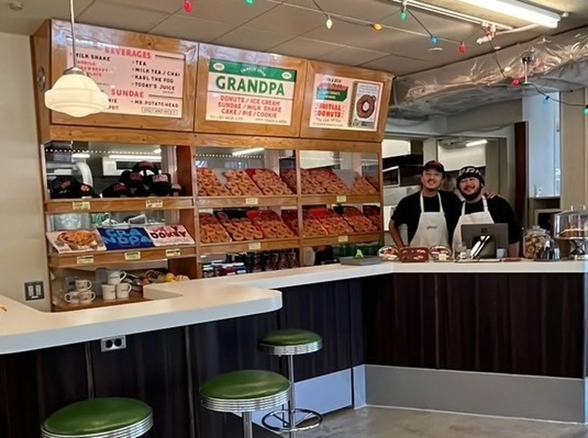 「COMMISARY(カミサリー)日本橋」内、ドーナツショップGRANPAの店内