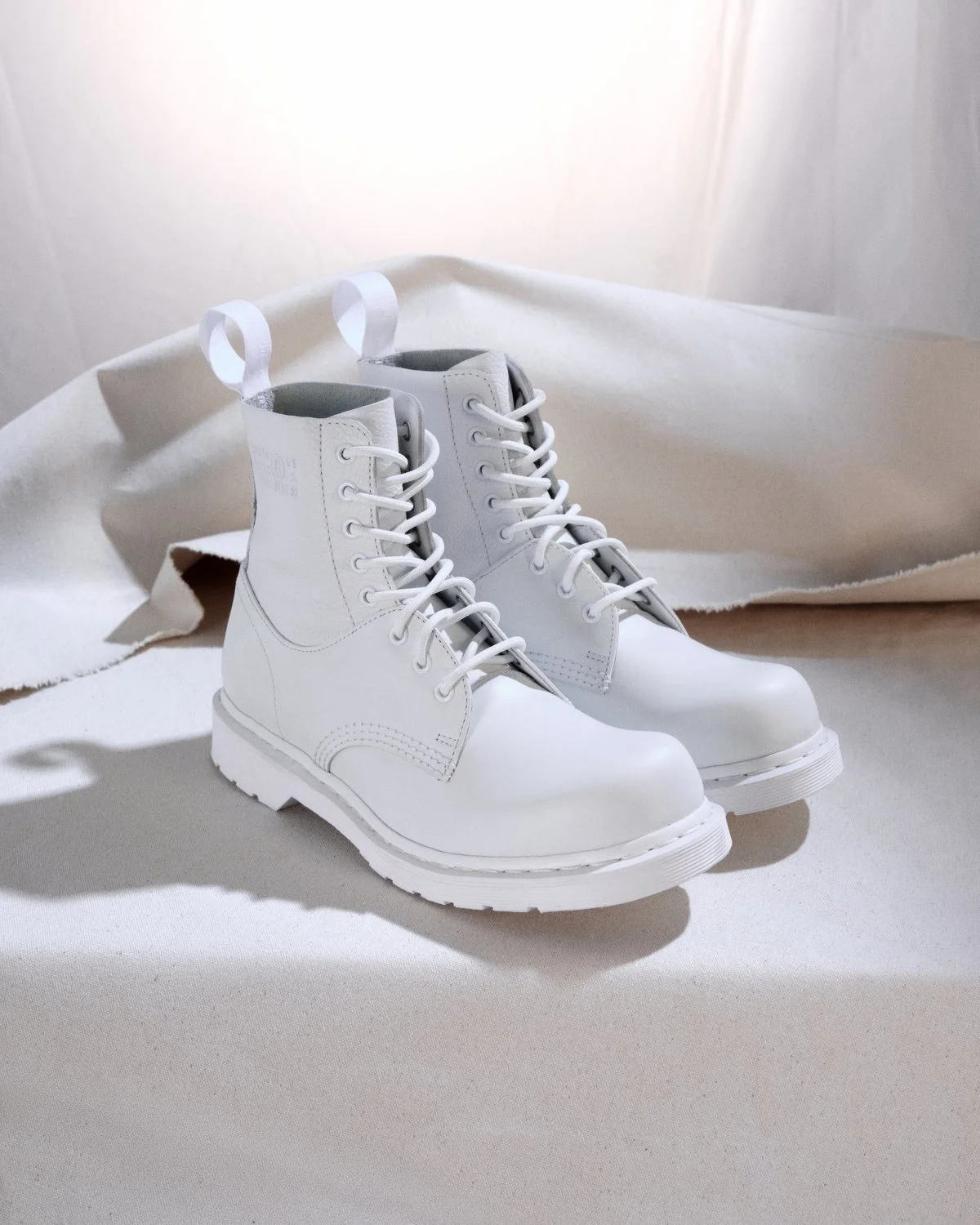 ドクターマーチン　1460 / 1461 ヴァージニア&スムースレザー ホワイトブーツ　エムエム6 メゾンマルジェラ