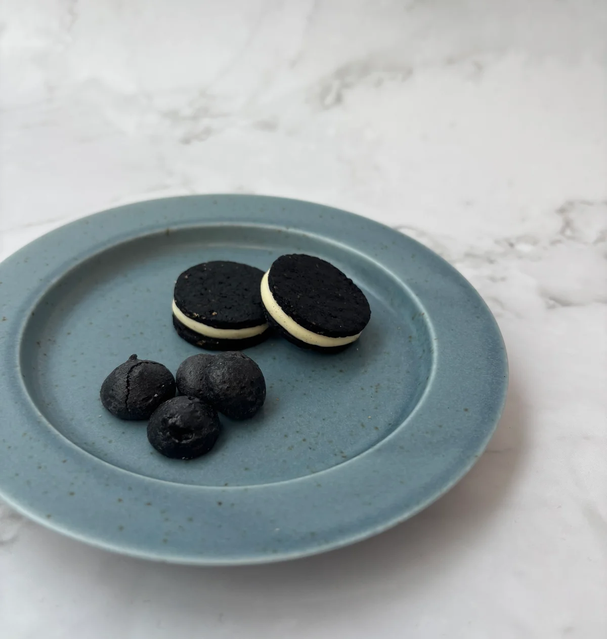 クッキー缶　バーニーズニューヨーク　ラ・メゾン・ド・ビィ　La Maison de la Bergeronnette GINZA  Révérence　麻炭