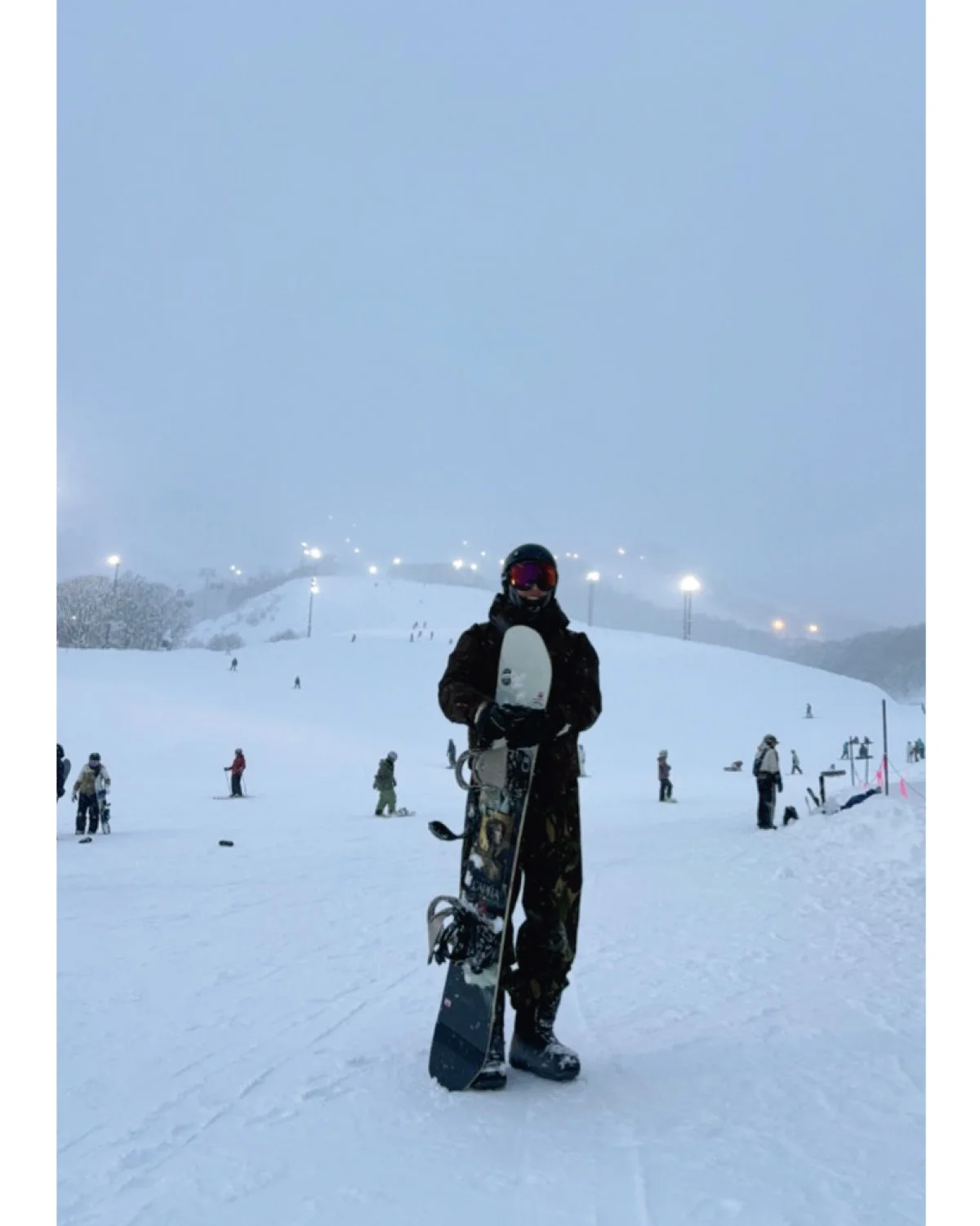 スノーボードを楽しむジョージア・スミス