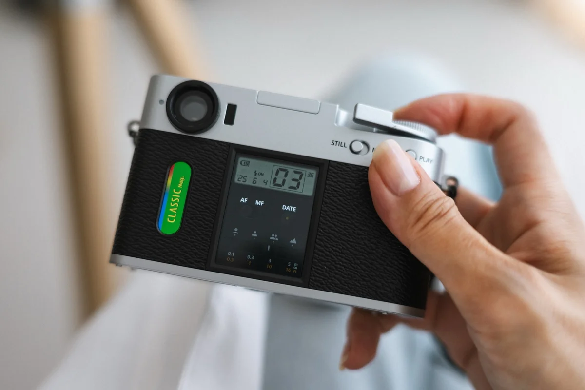 X halfの「フィルムカメラモード」の液晶画面