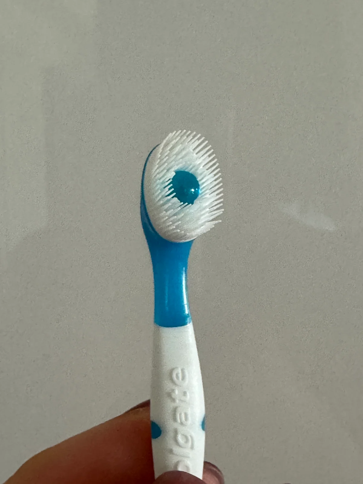 コルゲートのミニ歯ブラシ物撮り_寄りカット