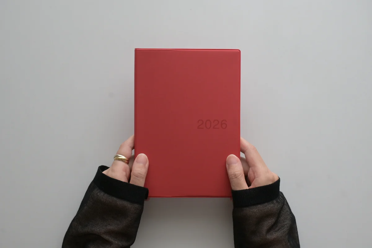 無印良品　「月曜始まり マンスリー／ウィークリースケジュール帳・2025年12月始まり」B6サイズ 赤