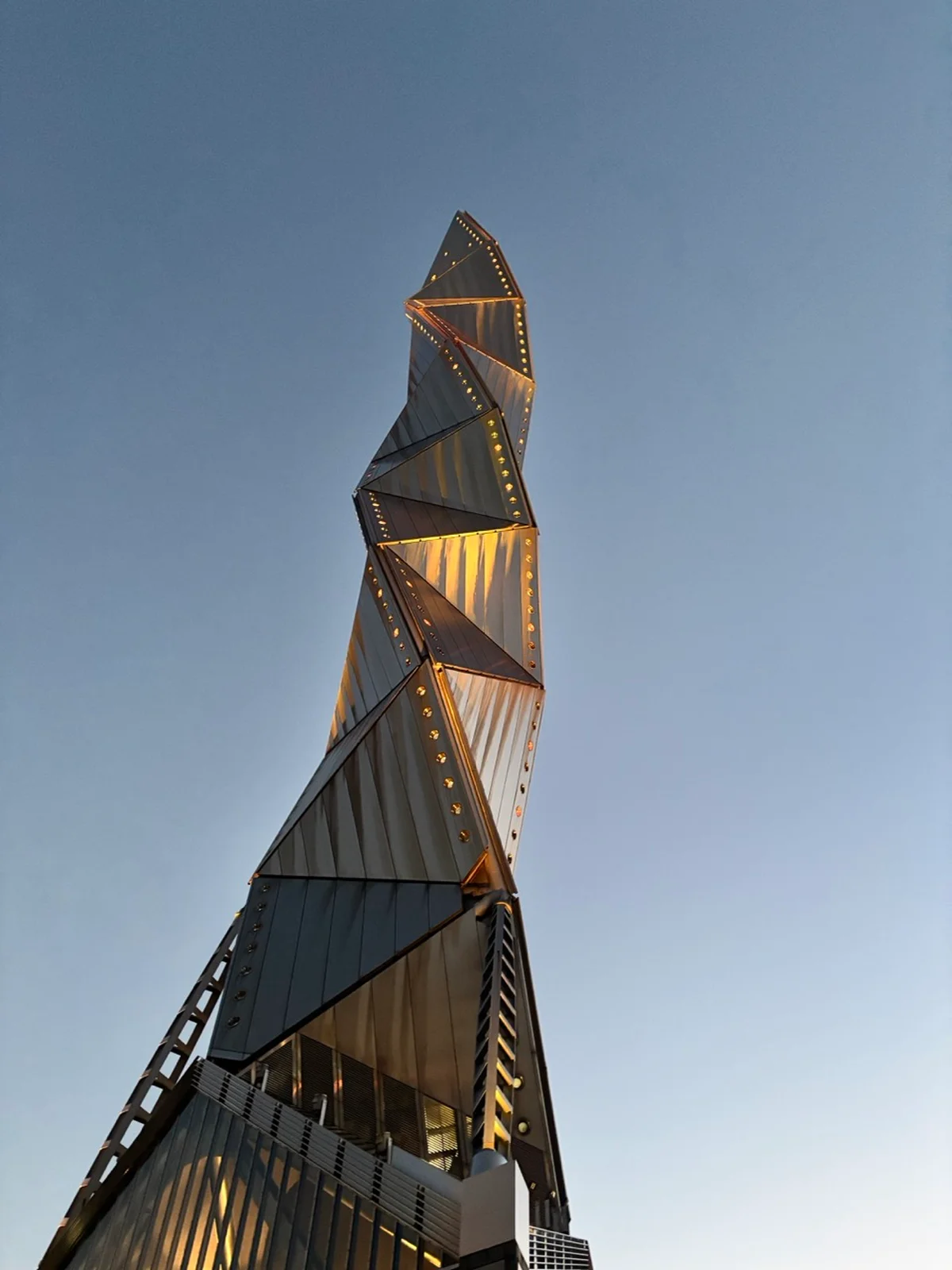 水戸芸術館　磯崎新　シンボルタワー