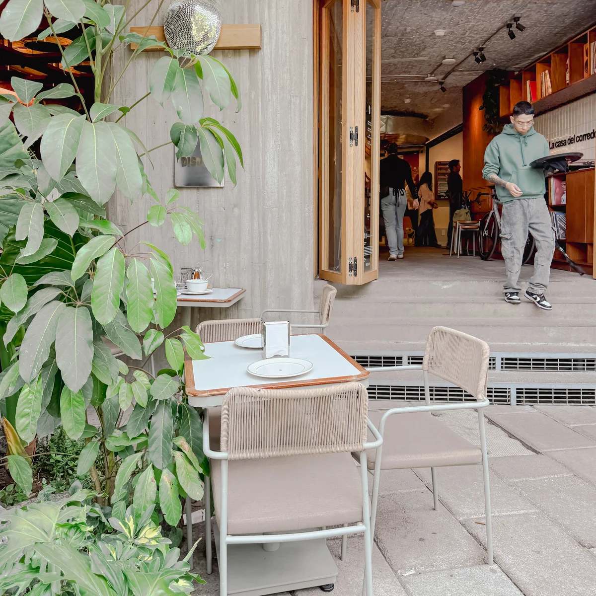 メキシコシティのコンデッサ地区にあるカフェ Disco Café & Bar