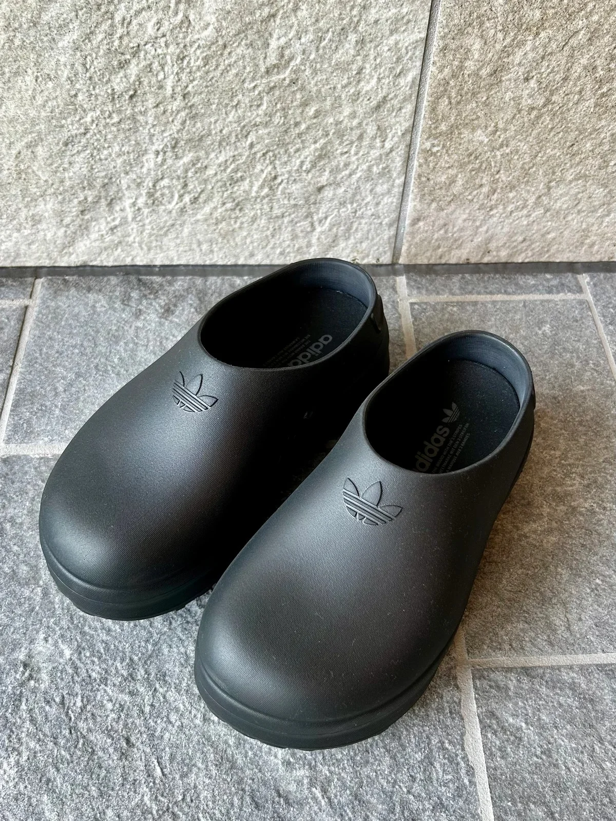 アディダス　アディフォーム スタンスミス ミュール　 Amazon ブラックフライデー　セール