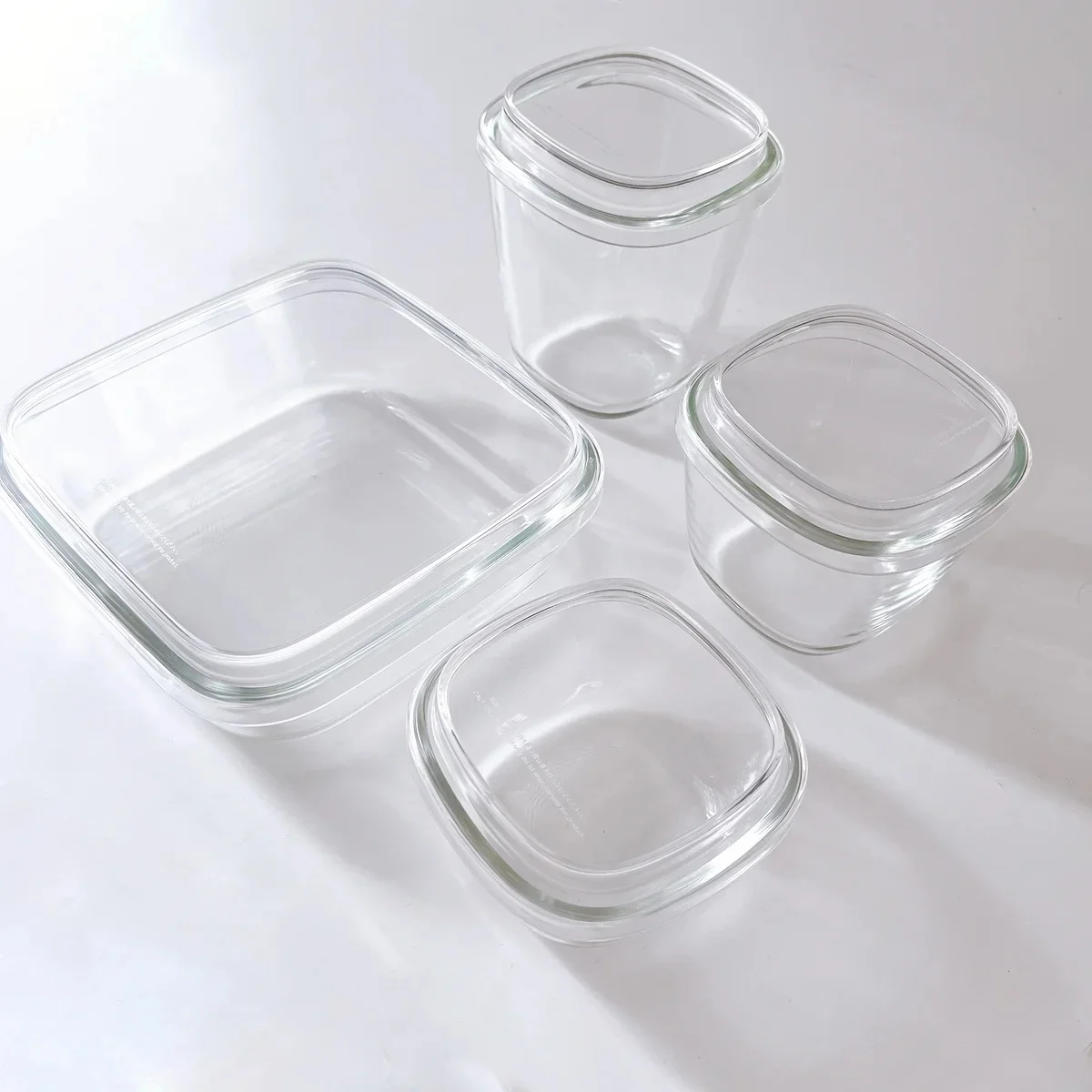 蓋をしたままレンジで使える　耐熱ガラス容器