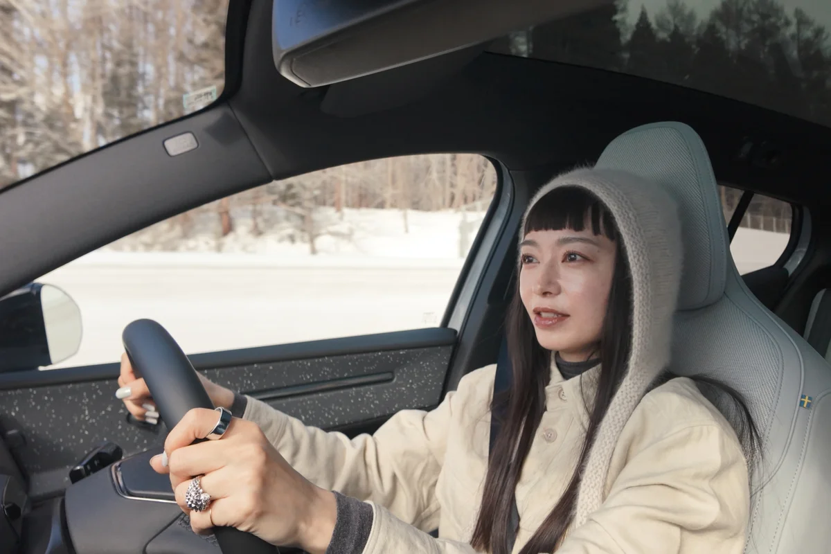 Volvoの電気自動車「EX30」を試乗しているところ