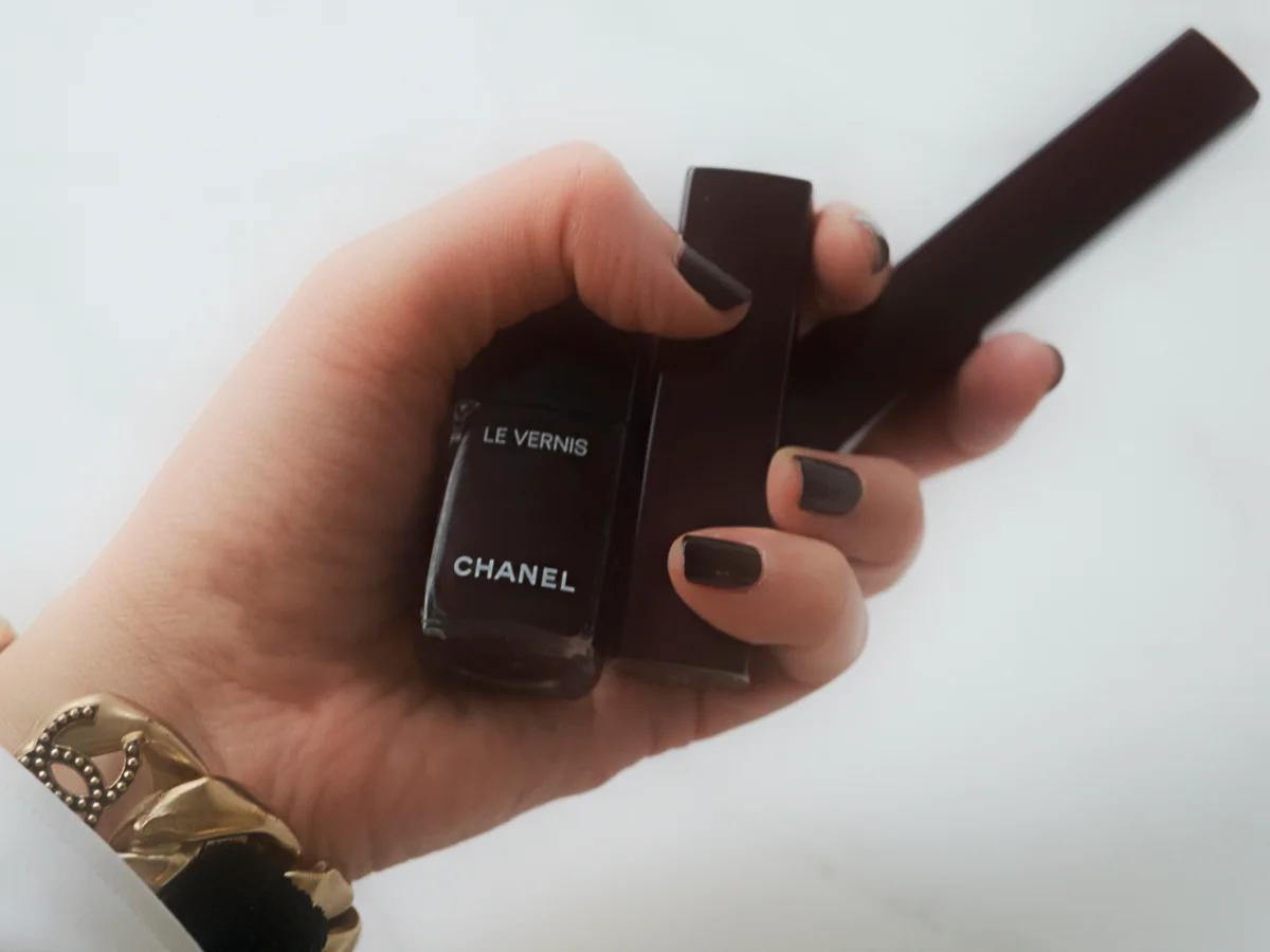 シャネル ヴェルニ 397、 ルージュ アリュール ヴェルヴェット 387