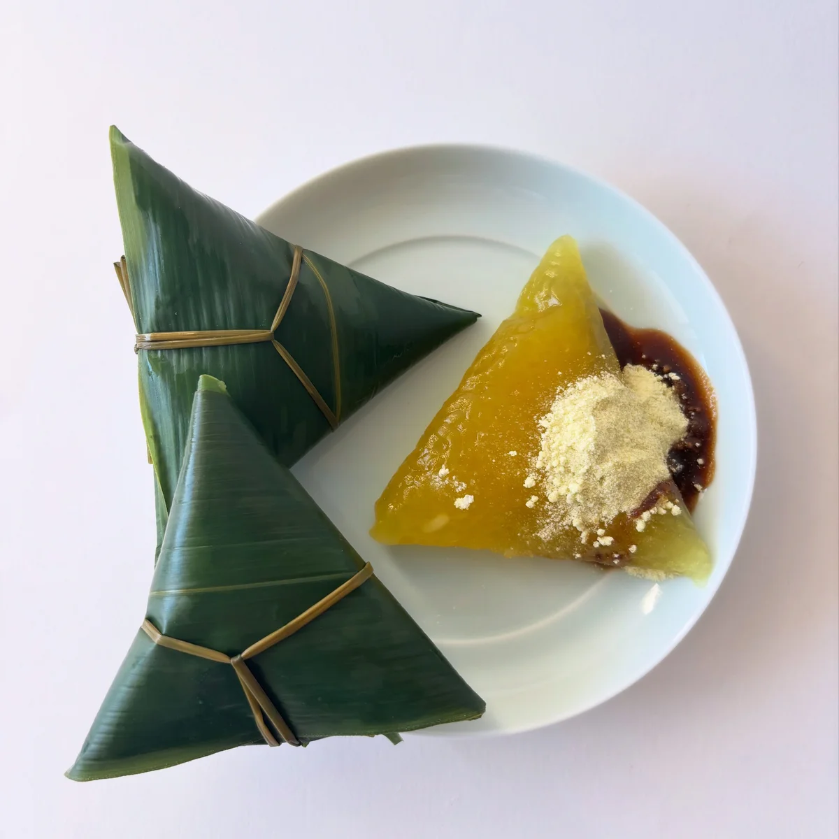 【庄内|笹巻】笹の香りをまとった伝統のおやつ 「手作り笹巻・黄色」(山形県庄内地方) 5個入り(黒蜜・青きな粉付き)¥1,950