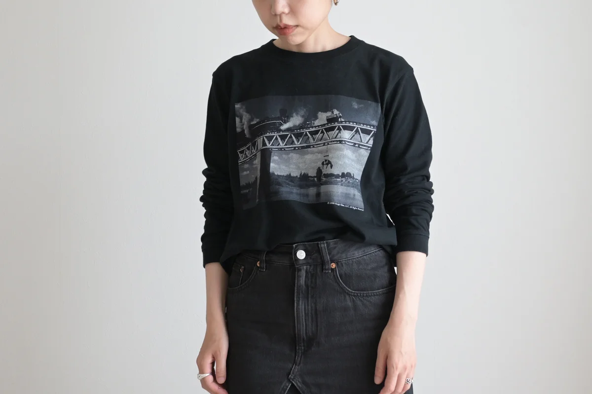 Sisterとのコラボレーションによる、映画『落下の王国』Tシャツの着用イメージ