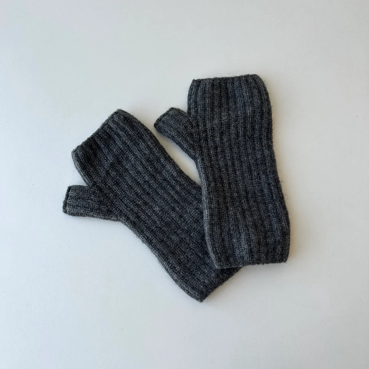 ジョンストンズ オブ エルガンのフィンガーレスグローブ