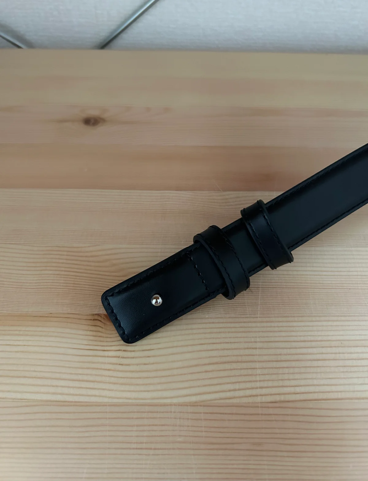 バックルが付いていないユニクロ：シーのレザーベルト