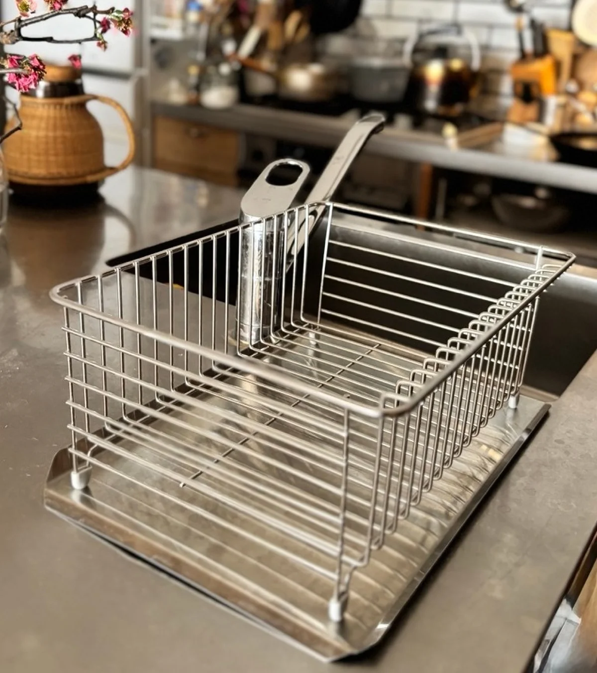 ステンレスバスケット 小／ステンレス水切り用傾斜トレー