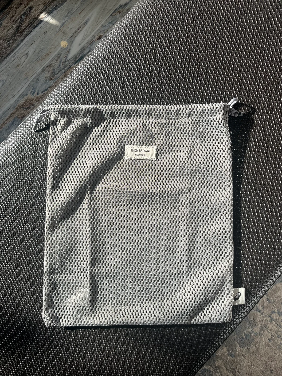 トムブラウン アシックス コラボレーションスニーカー ゲルカヤノ14 保存袋 メッシュ地