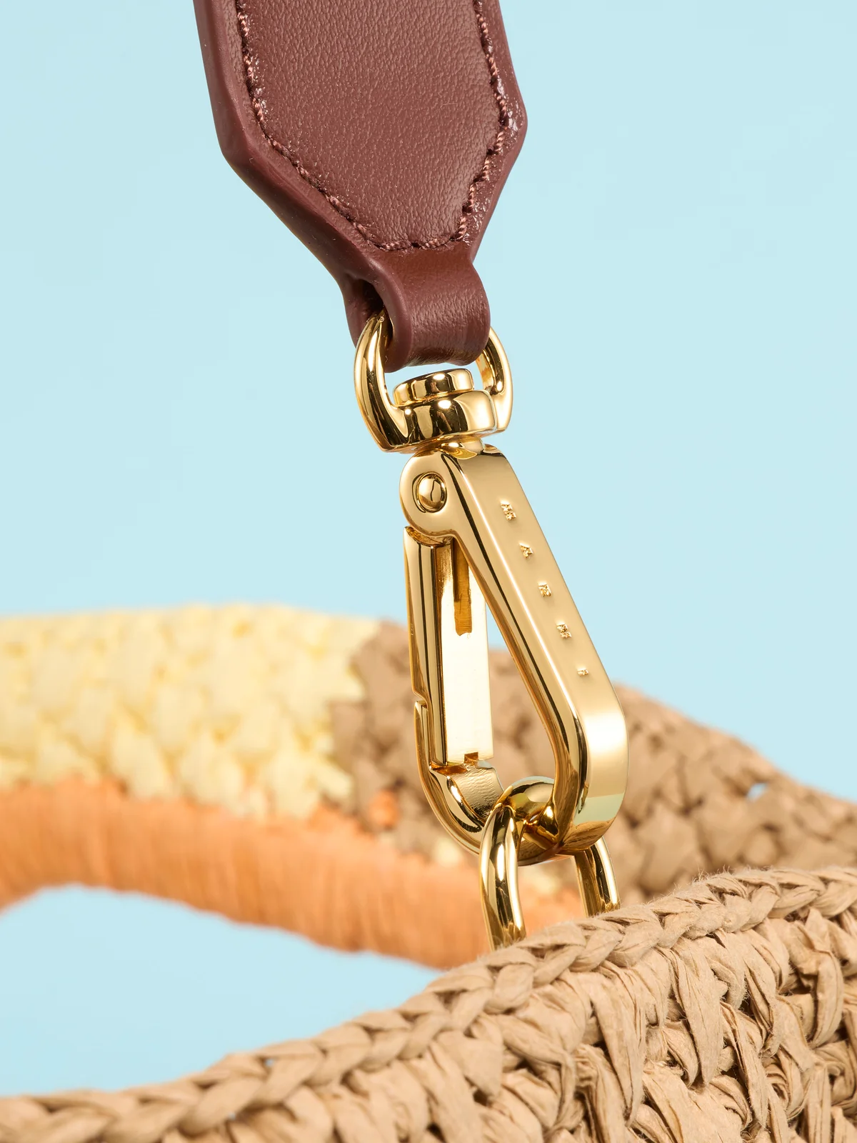 マルニの新作バッグ「シーサイド」シリーズのクラッチバッグ